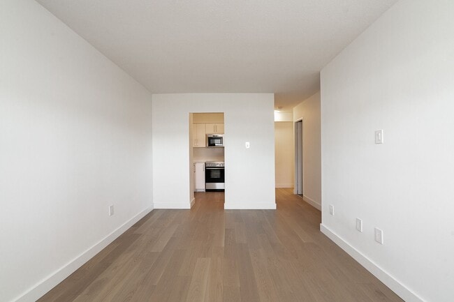 Building Photo - 230 Oak St