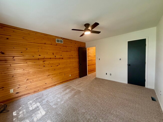 3 Bed Unit - Upstairs Bed - 2901 University Dr