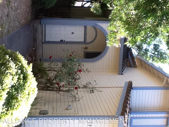 Foto del edificio - 1958 Pine Meadow Dr