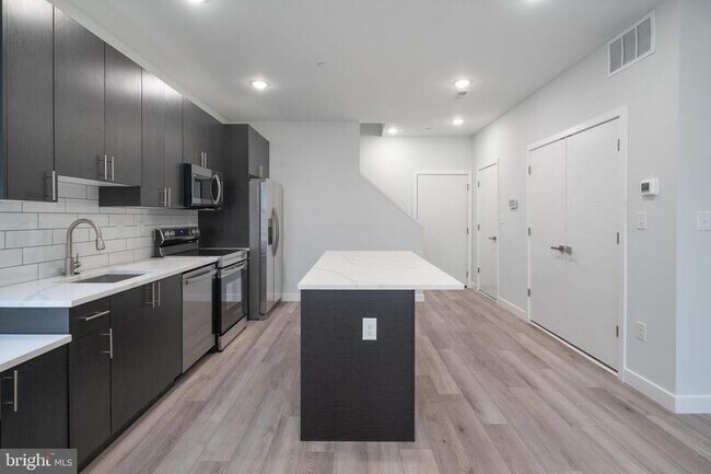 Foto del edificio - 2226 N Franklin St