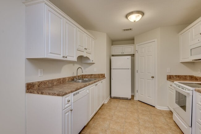 Interior Photo - Grovetown Crossing