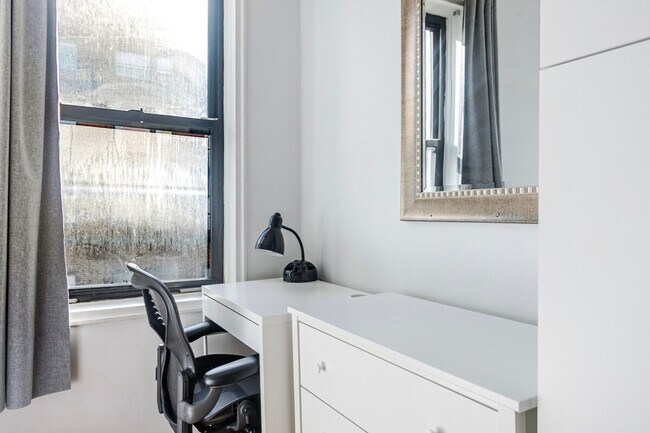 Foto del edificio - 318 E 80th St