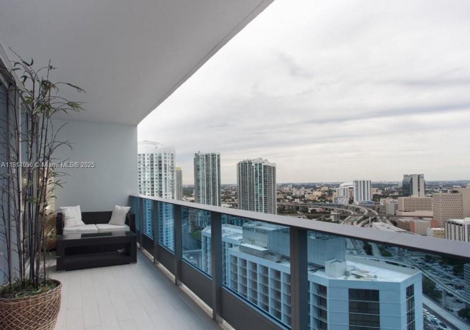 Building Photo - 200 Biscayne Blvd Way