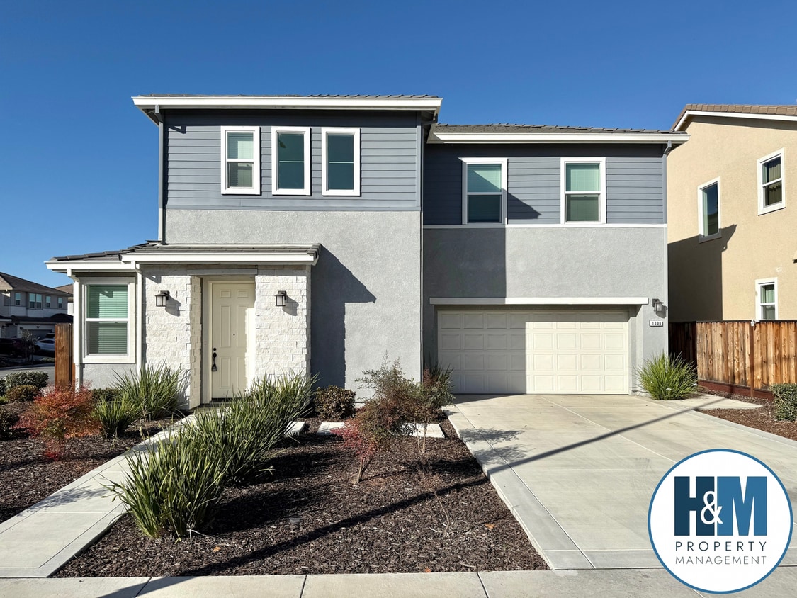 Primary Photo - Beautiful Duets at Westfield in Hollister