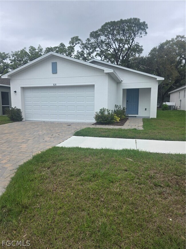 Building Photo - 878 Friendship Cir