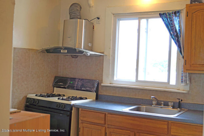 Building Photo - 348 Mosel Ave