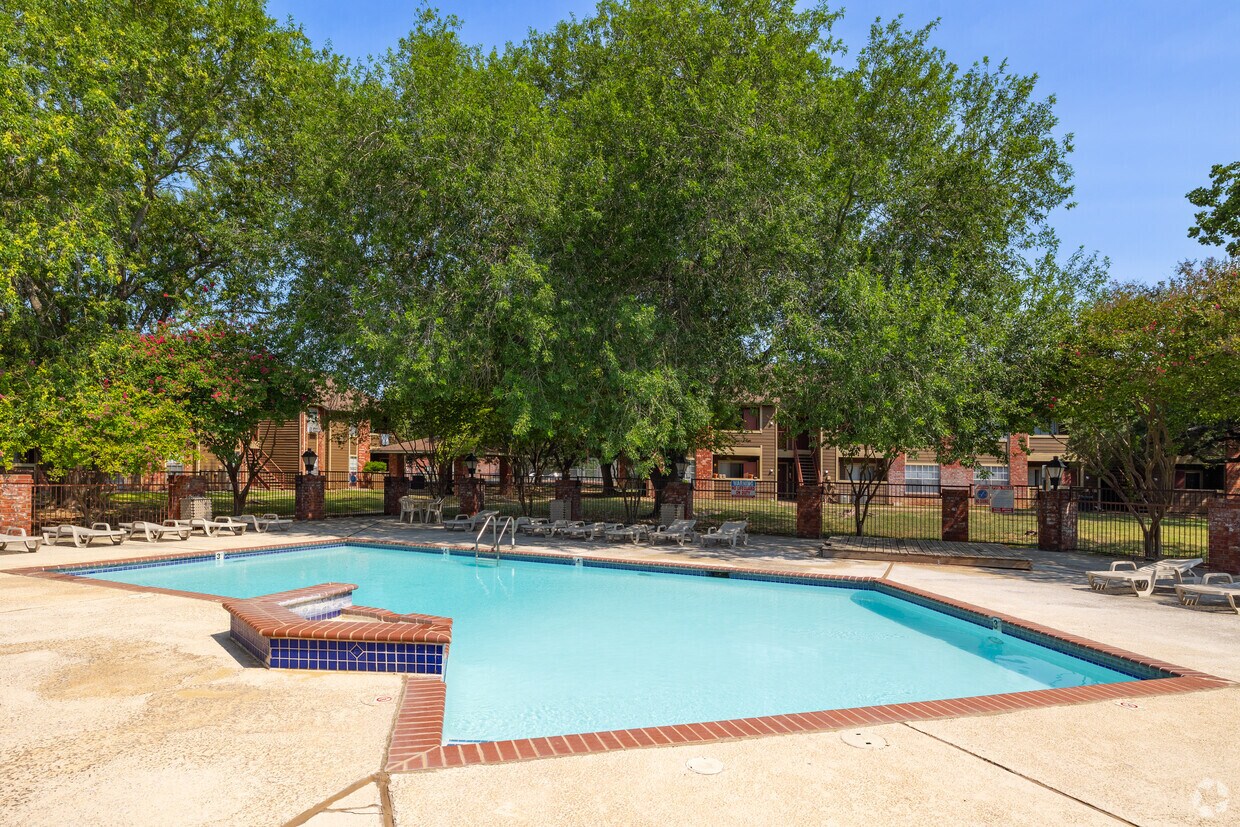 Foto principal - Riverside Ranch Apartments