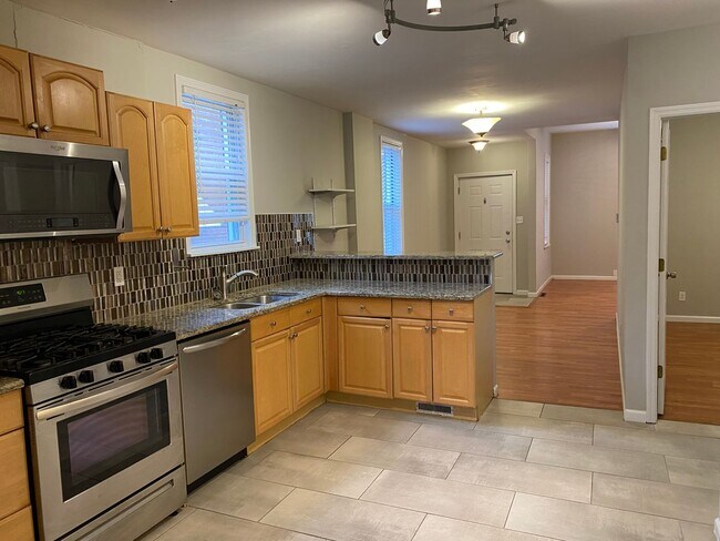 Building Photo - Wonderful home across from beautiful Park!...