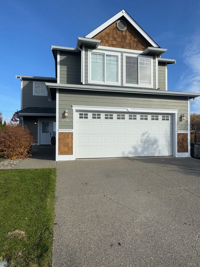 Building Photo - 2208 Clearview Dr