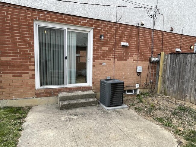 Building Photo - 2551 Sonora Dr
