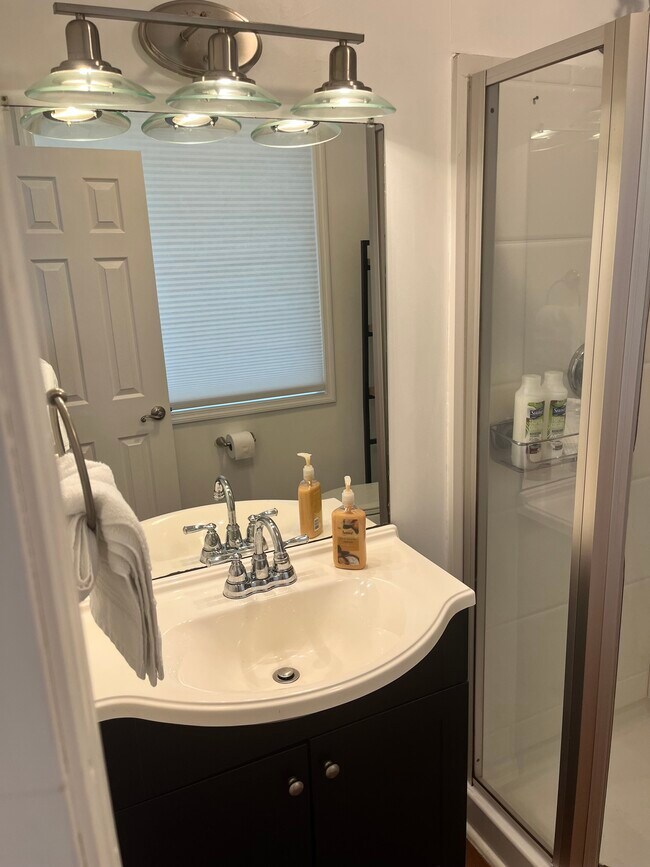 Foto del edificio - 5718 Sands Point Dr