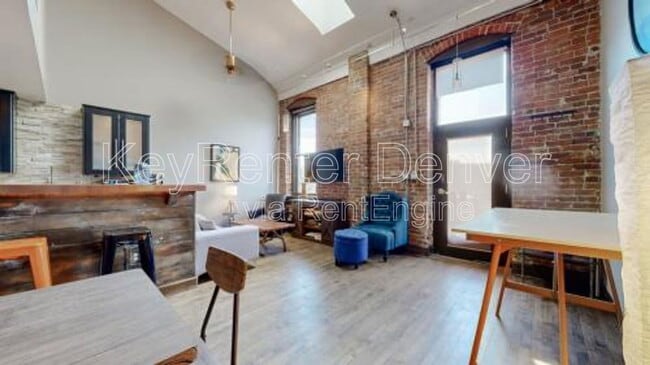 Building Photo - 3233 Osage St