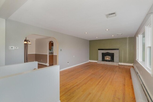 Building Photo - 308 N Middlesex Rd