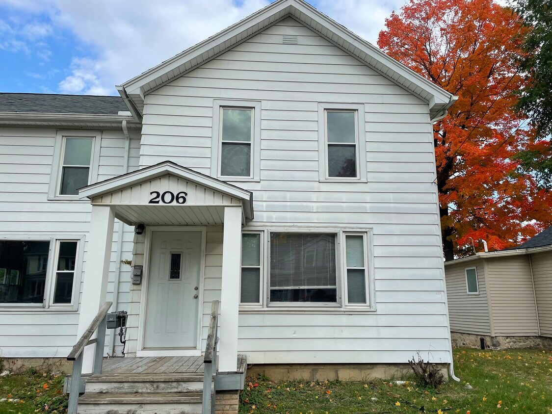 206 N Pearl St, Tecumseh, MI 49286 House Rental in Tecumseh, MI