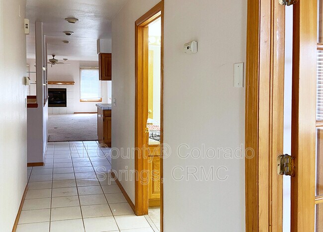 Building Photo - 215 Luxury Lane