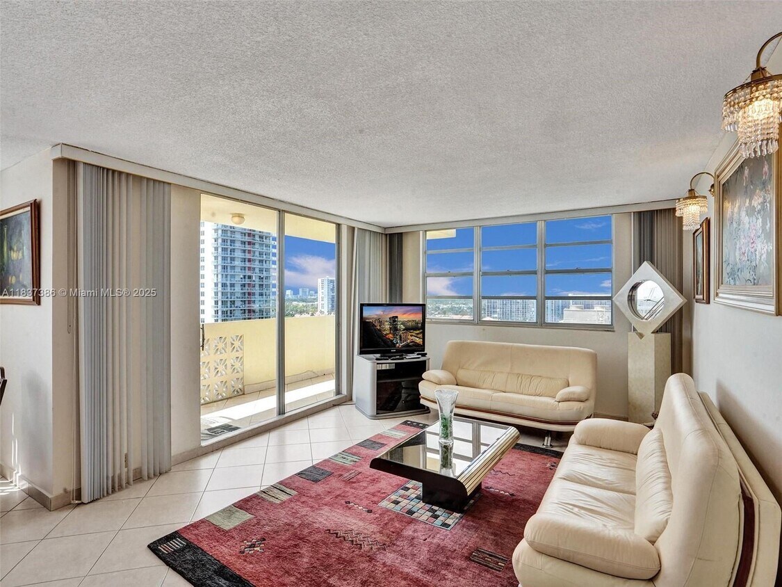 Primary Photo - 1833 S Ocean Dr