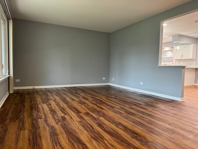 Building Photo - 630 Pinewood Dr