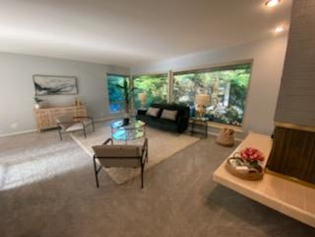 Building Photo - Mid-Century Gregory Heights 4 bedroom 2.25...