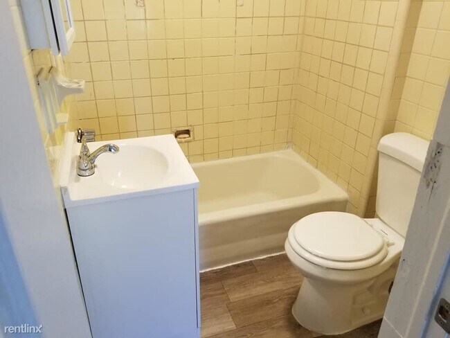 Building Photo - 1 br, 1 bath House - 36 Oak St Apt 2F