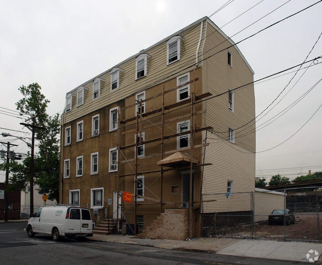 Building Photo - 119 Bruen St