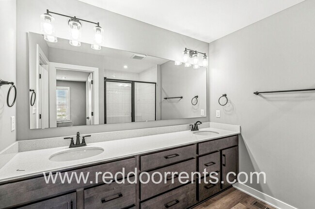 Foto del edificio - Welcome to Hampton Walk – where comfort me...