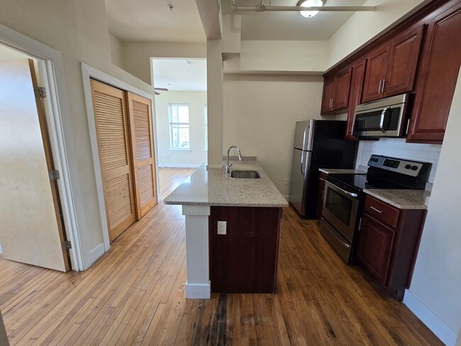 Photo - 613 N Lombardy St Apartment