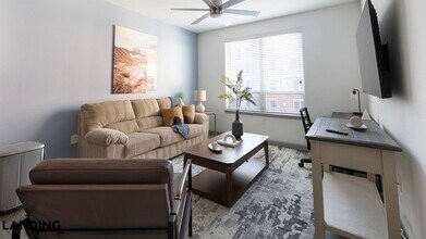 Building Photo - 1001 S Center St