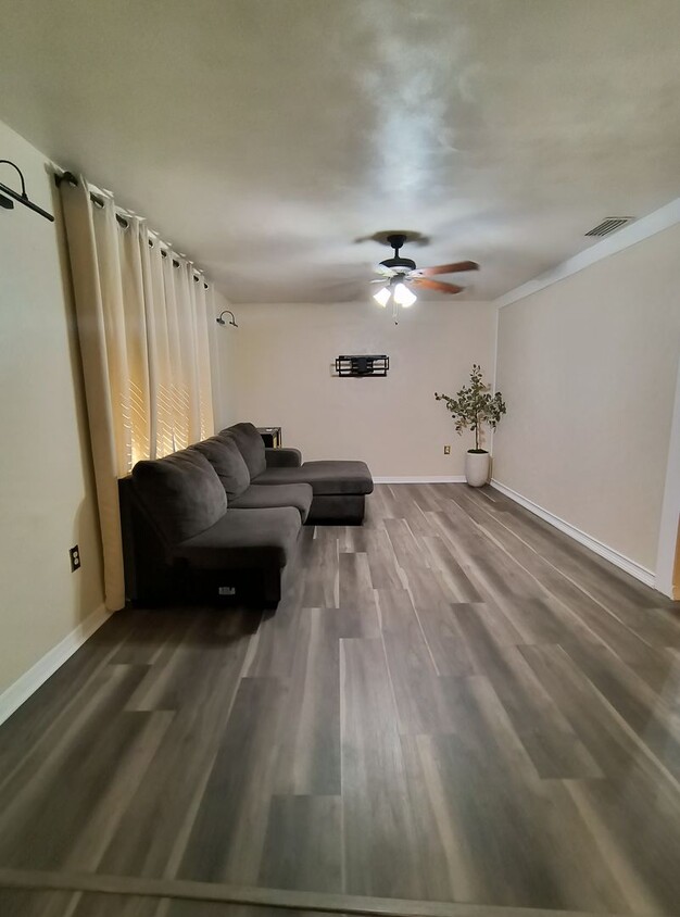 Foto principal - Gorgeous Spacious 4-Bedroom, 2-Bathroom in...