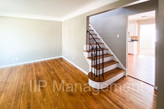 Building Photo - Outstanding 3BR 2BA Single Family Home in ...