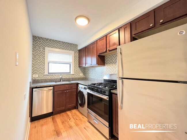 Building Photo - 696 Elm Pl