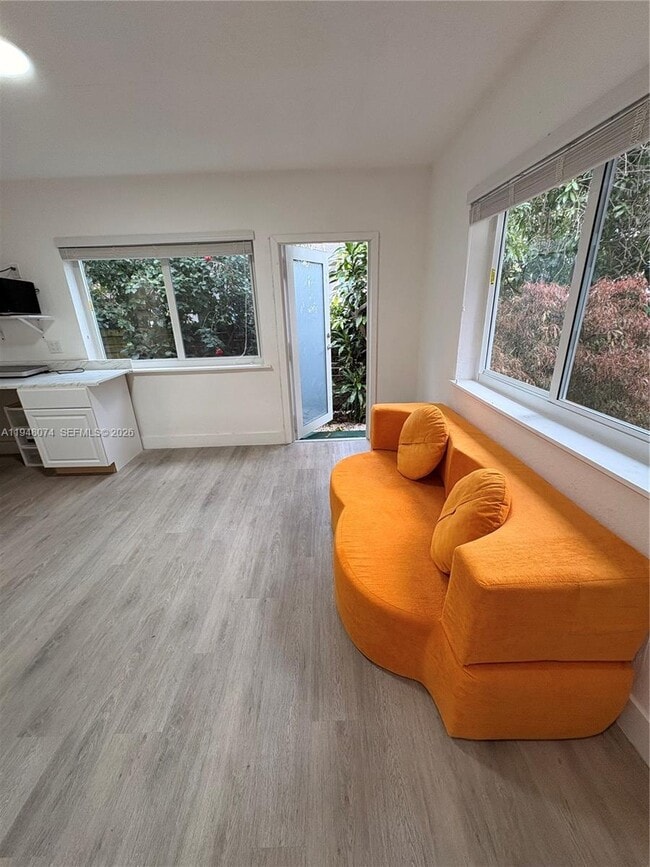 Foto del edificio - 675 NE 159th St