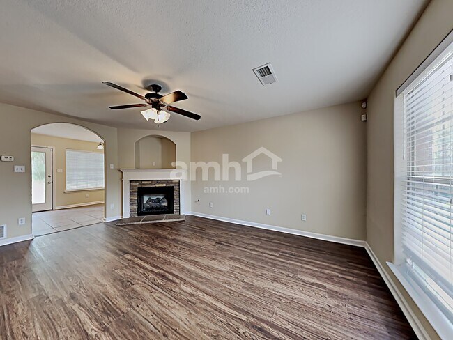 Foto del edificio - 6652 Clingmans Cv