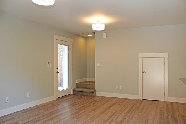 Building Photo - 8840 SW 36th Ave