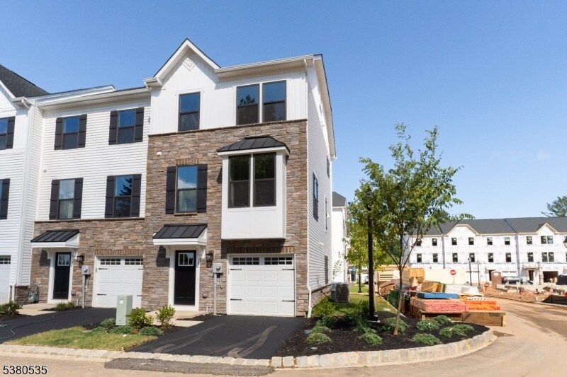 Foto principal - 10 Saw Mill Cir