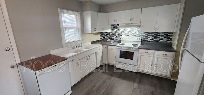 Foto del edificio - 2123 Tanager Rd