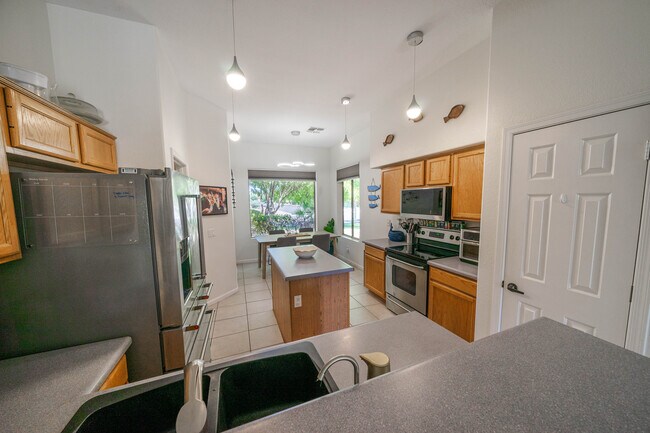 Foto del edificio - 142 N Pineview Dr