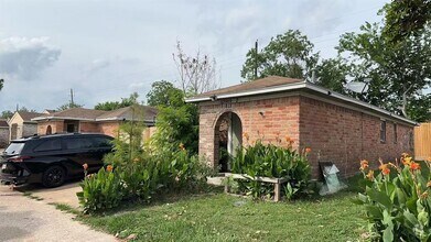 Building Photo - 12969 Blackpool Ln