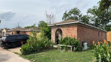 Building Photo - 12969 Blackpool Ln