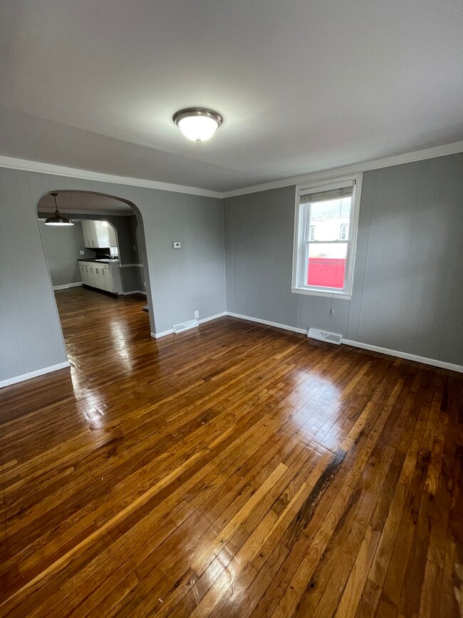 Living - 2130 Harwine St