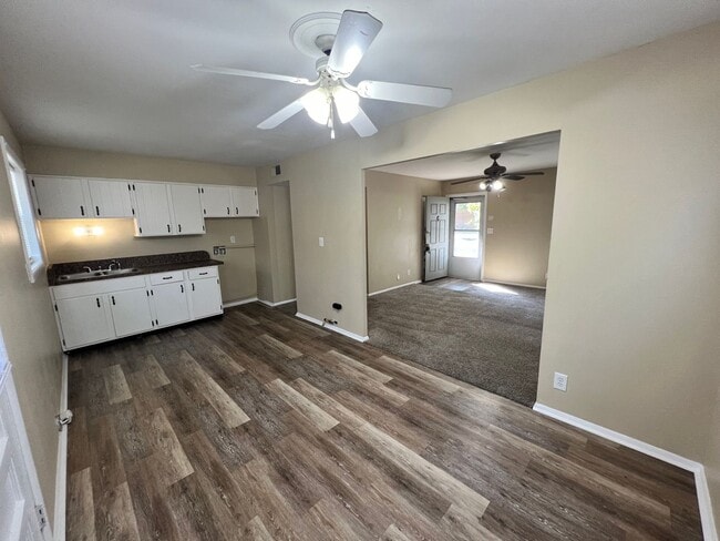 Building Photo - Hillview--Bullitt County