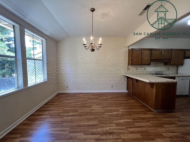 Foto del edificio - Two Bed Pacific Grove Condo in Gated Commu...