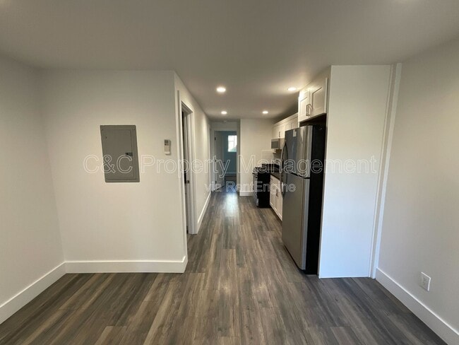 Building Photo - 184 Los Olivos Ave