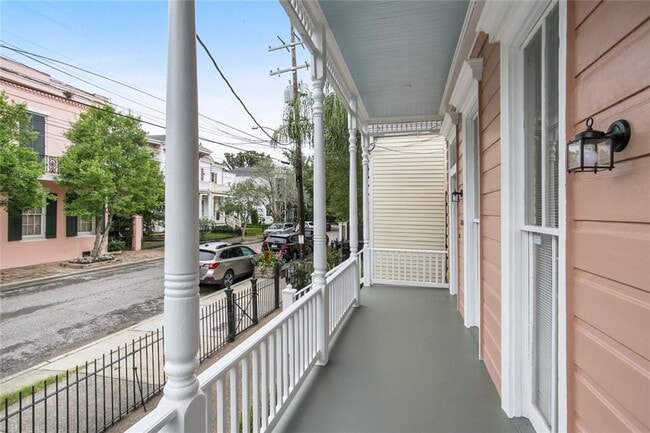 Private front porch - 3220 Chestnut St