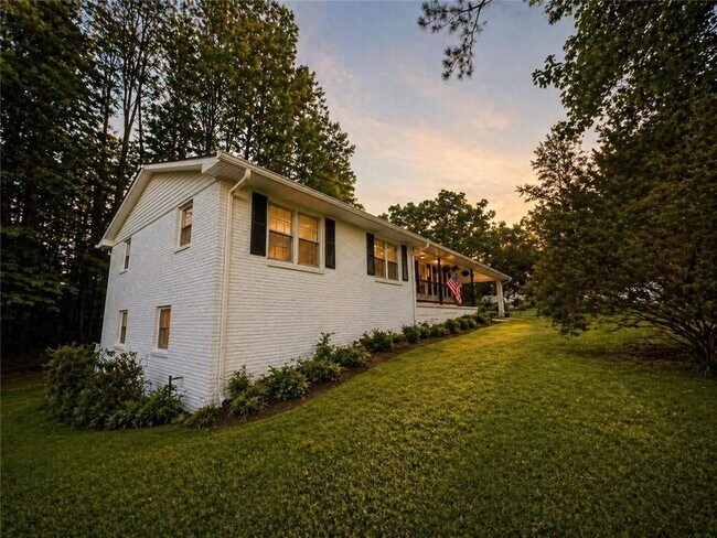 Foto del edificio - 640 Smithstone Rd SE