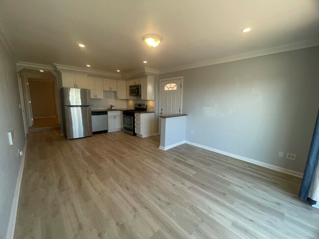 Building Photo - 620 Spruce Ave