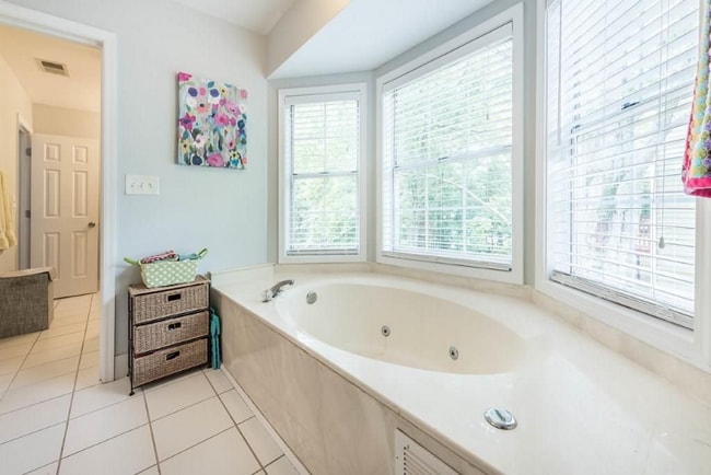 Building Photo - 5036 Laurel Bridge Dr SE