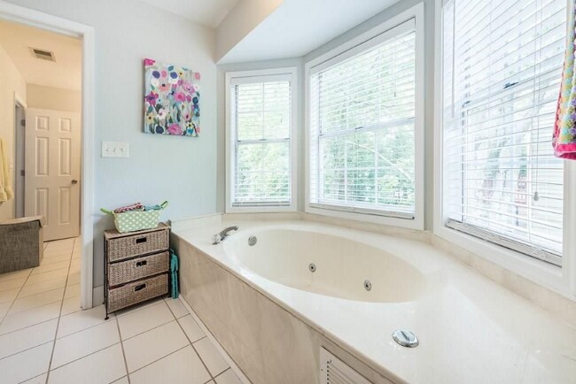 Foto del edificio - 5036 Laurel Bridge Dr SE