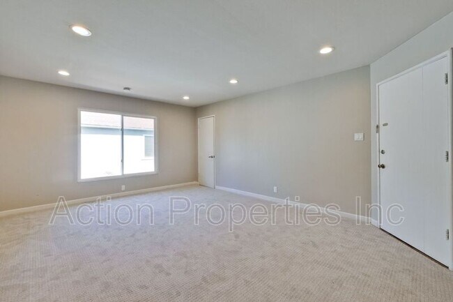 Building Photo - 625 Victor Way