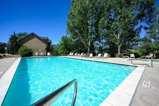 Building Photo - 3555 N Fox Run Dr