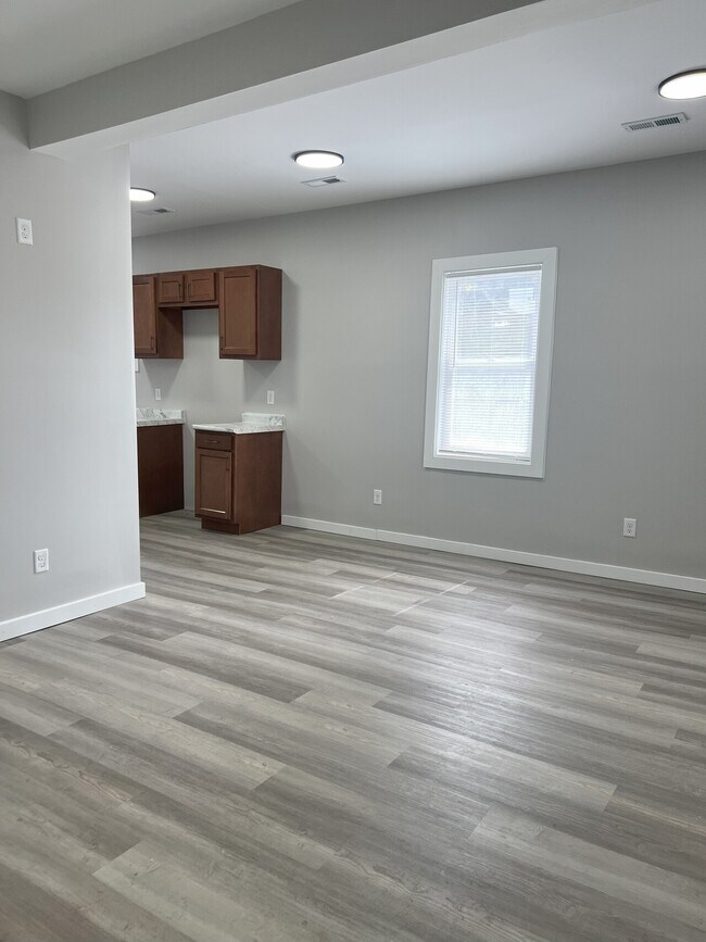 Building Photo - 712 Elizabeth